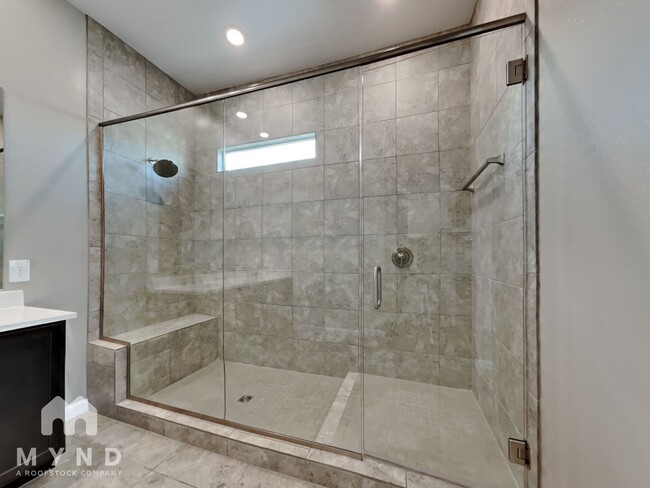 Building Photo - 4839 E Village Dr