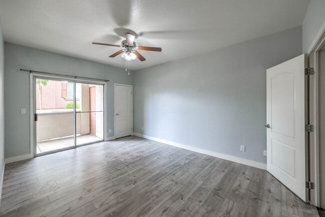 Building Photo - First-Floor 3BR/2BA Gated Condo with Resor...