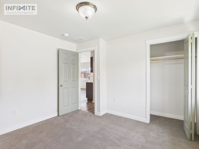Building Photo - Bright and Airy Two Bedroom