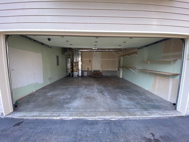Building Photo - 3 Bed / 2 Bath / 2 Car Garage Townhouse in Eagle River has views for days!!