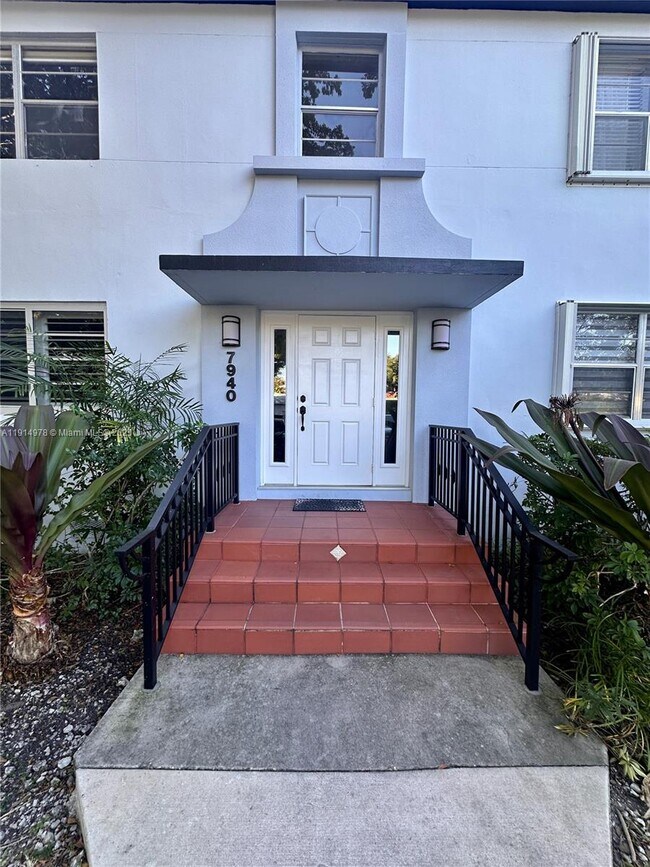 Primary Photo - 7940 SW 55th Ave