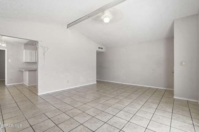 Building Photo - 2918 E Glen Dr