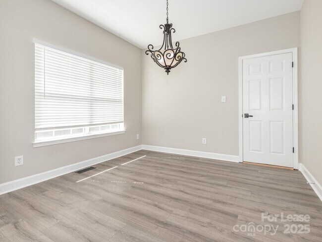 Building Photo - 6211 Rosebriar Ln