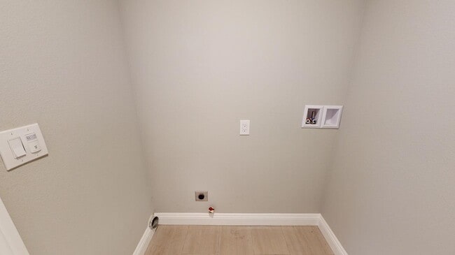 Building Photo - 25105 Del Mar Ave