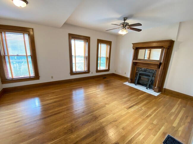 Building Photo - Rare Brick Single Family House On Goodale Park