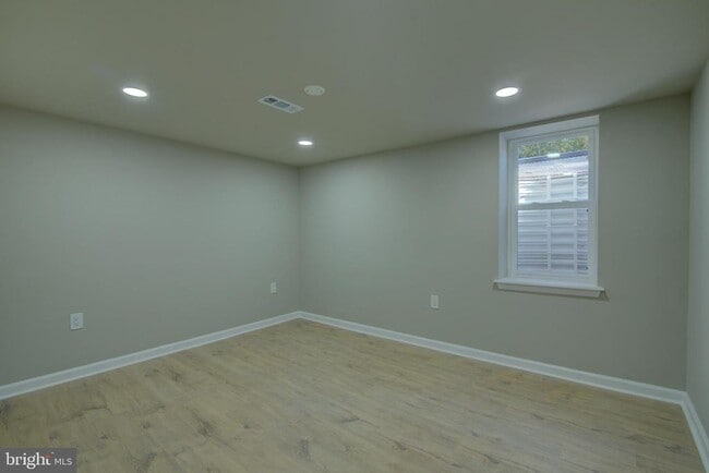 Building Photo - 106 North St NE