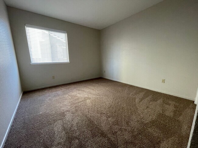 Building Photo - 1080 Camellia Ln