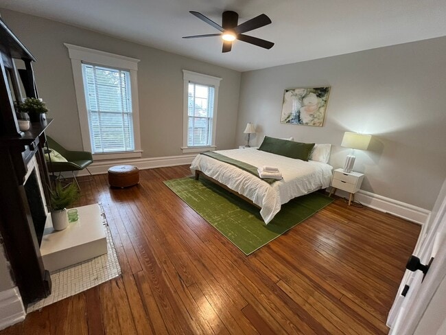 Building Photo - Dennison Ave 866-868 CR