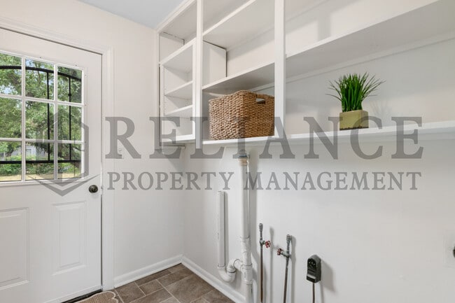 Building Photo - 2309 W Graber St