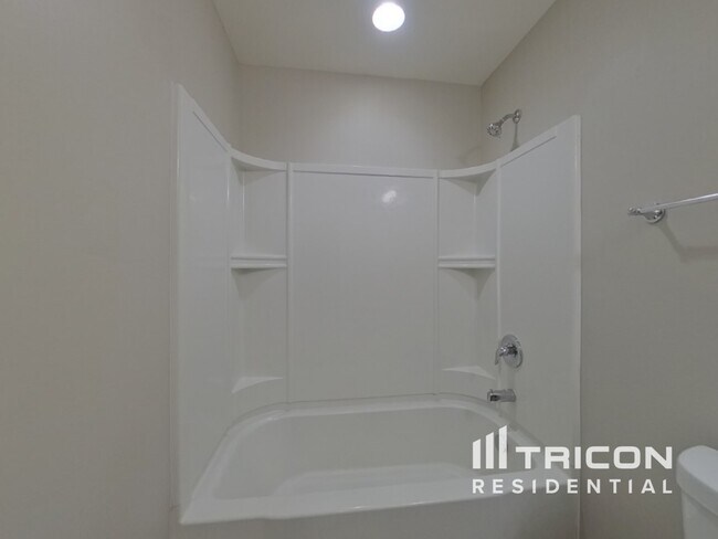 Building Photo - 5005 Sandi's Ct