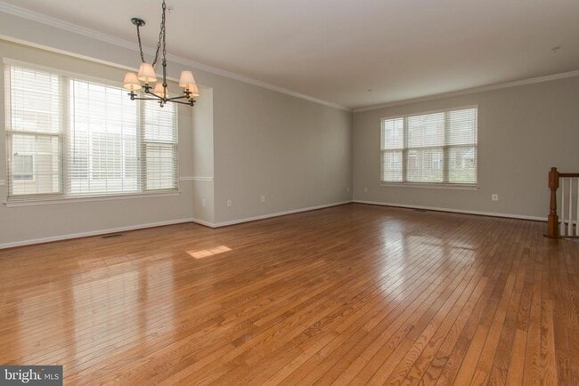 Building Photo - 117 Longpoint Way