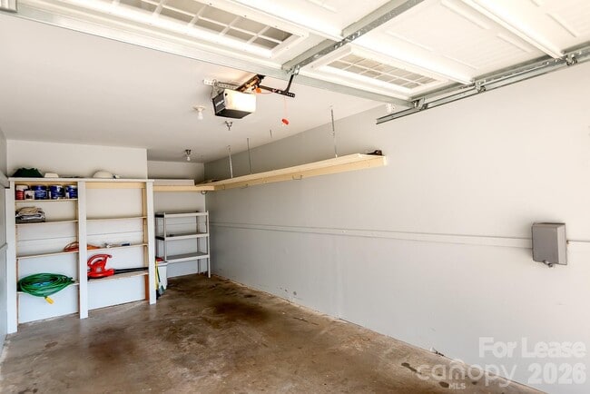 Building Photo - 206 S Cedar St