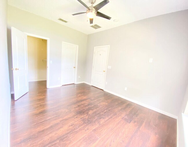 Building Photo - Stunning Lake View Home in Waterside Estate!