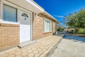 Building Photo - 1611 N Kansas St