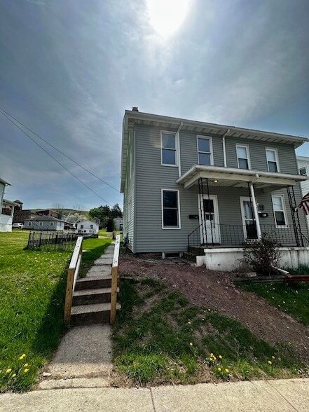 Primary Photo - 320 North St