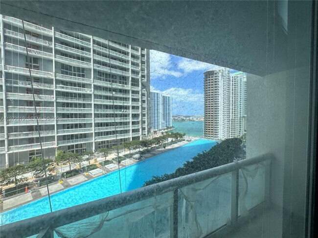 Building Photo - 495 Brickell Ave