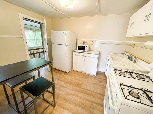 Building Photo - 312 Farm St