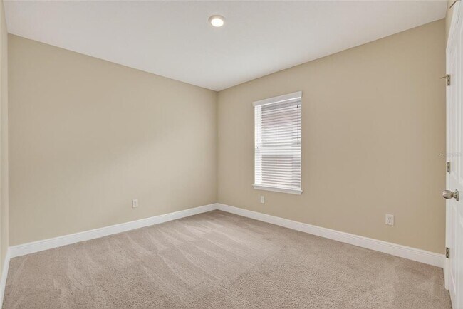 Building Photo - 2546 Warren Acrs Blvd
