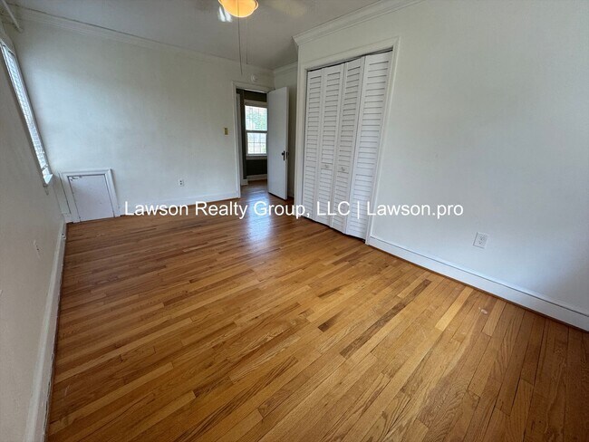 Building Photo - Charming and Updated Home in Raleigh Court with Fenced In Yard, Lawn Care Included!