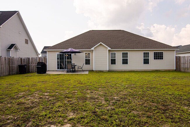 Building Photo - 293 Crossroads Store Dr