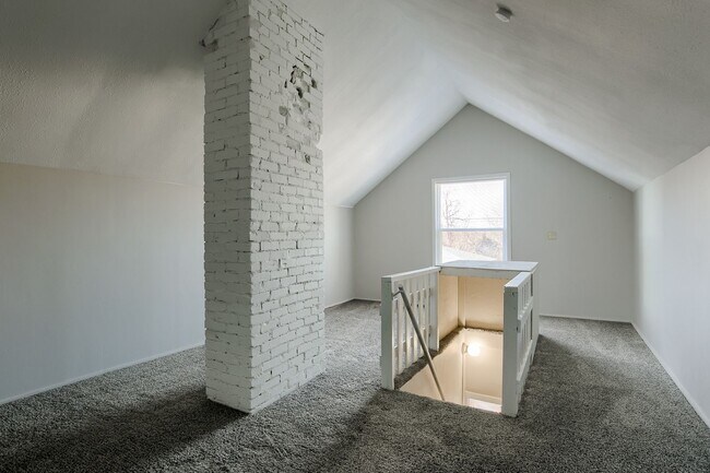 Building Photo - 925/927 Goodhue Blvd