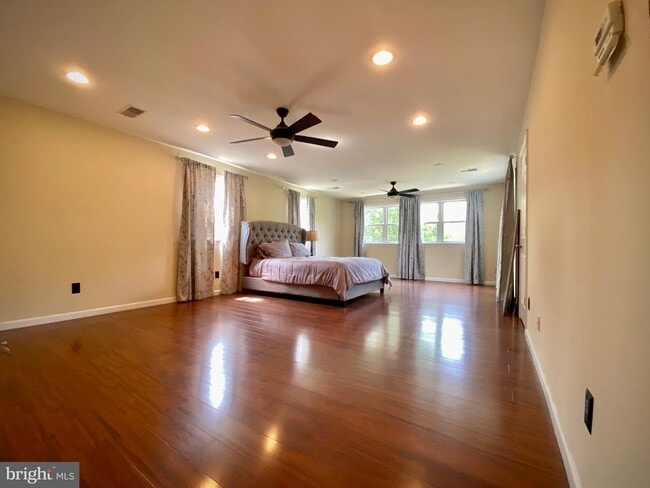 Building Photo - 99 Ivy Ave