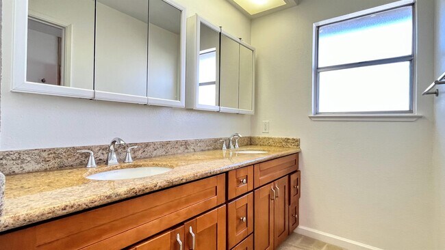 Building Photo - 3007 Crystal Creek Dr