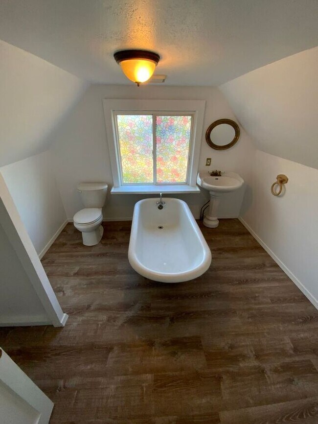 Building Photo - Available NOW!!! University Place HOME! 3bdr 2 bath