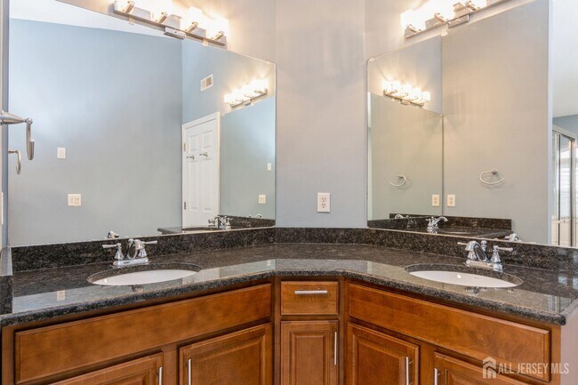 Building Photo - 34 Chimney Ct