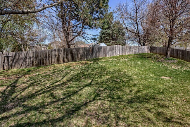 Building Photo - 3 Bedroom Bellevue Home!!