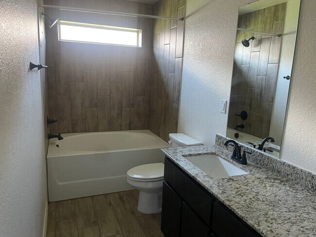 Building Photo - 2409 Alterman Dr