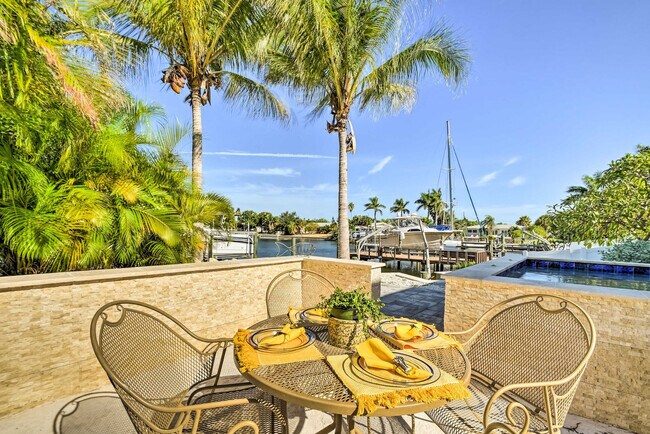 Building Photo - 2122 W Vina Del Mar Blvd