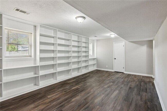 Building Photo - 2453 Falcon Ct