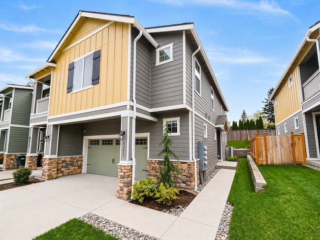 Building Photo - Newly Built Townhome 4bd 2.5ba