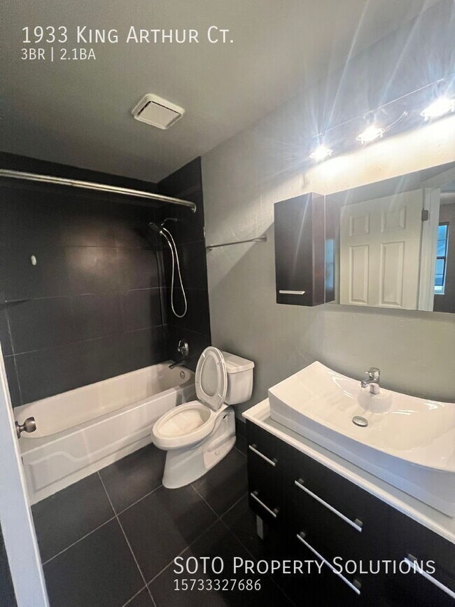 Building Photo - 1933 King Arthur Ct