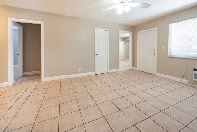 Building Photo - 1108 NW 5th Ave