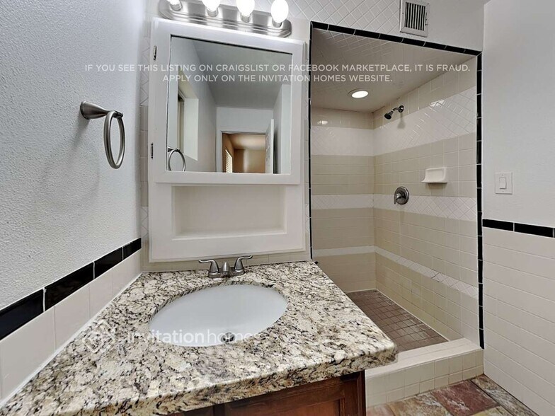 Building Photo - 7443 E Crescent Cir