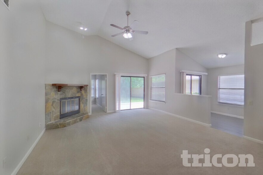 Building Photo - 2346 Blossom Ridge Dr N