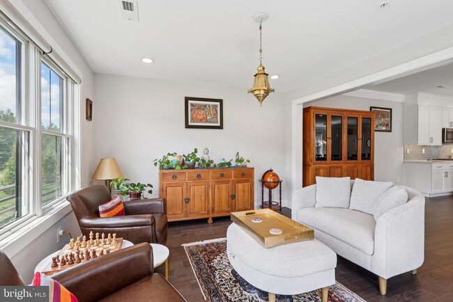 Building Photo - 45 Riverwalk