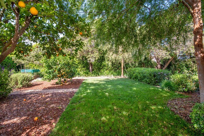 Building Photo - Spacious 3bd/2.5bth Remodeled Mesa Home!