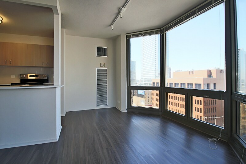 Building Photo - 1113 N Dearborn St