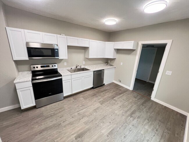 Building Photo - 3 Bed 2 Bath Springfield, Missouri