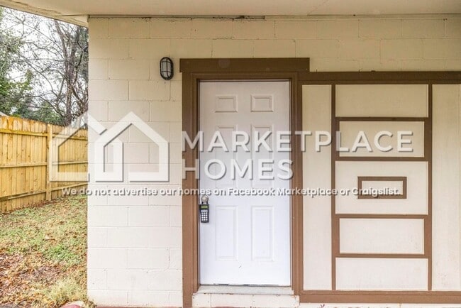 Building Photo - 955 Putnam St