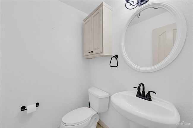 Building Photo - 22 Midlands Cir