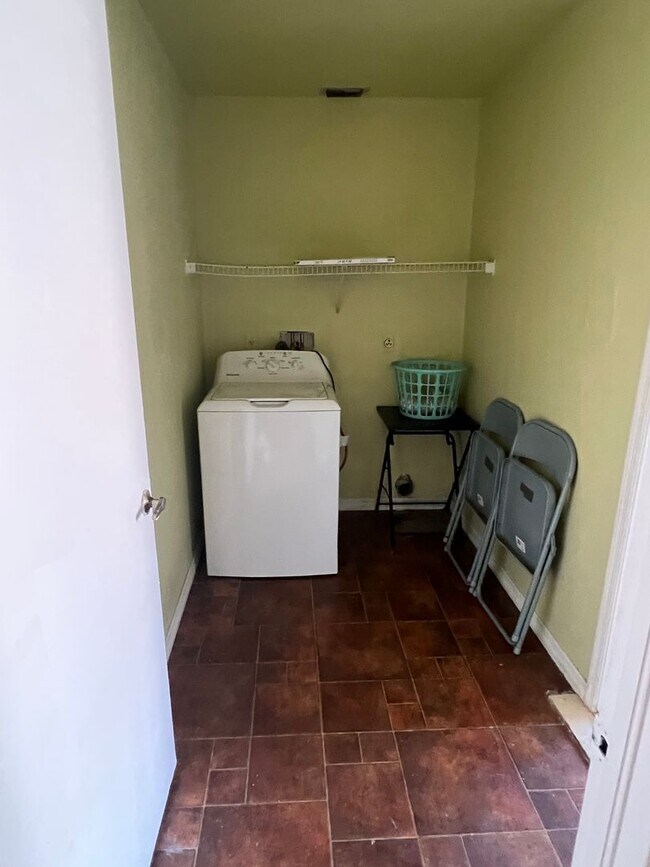 Building Photo - 3/2/2 with lanai in PC