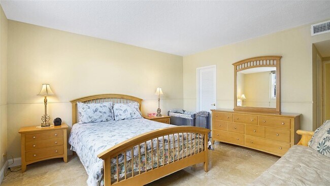 Building Photo - 4250 Galt Ocean Dr