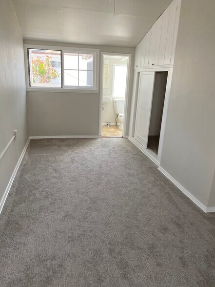 Building Photo - 320 Sapphire Ave