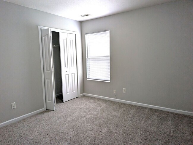 Building Photo - Pristine home located in the Pinebrook Com...