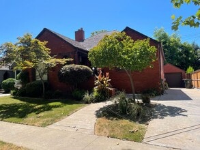 Building Photo - 6 Month Lease on a Two-Bedroom 1 Bathroom East Sacramento Home