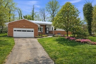 Building Photo - 7211 Martins Ct